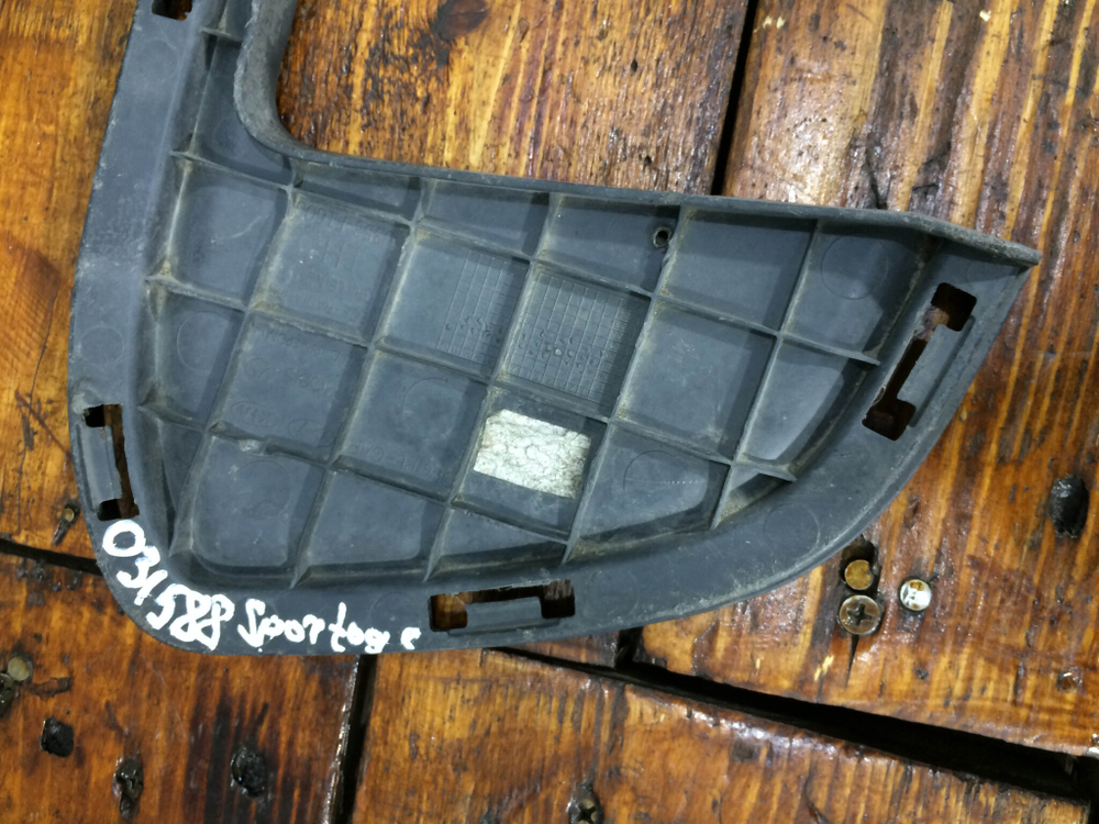 Накладка решетки радиатора Kia Sportage 4 18-22 Б/У Оригинал 86353F1600