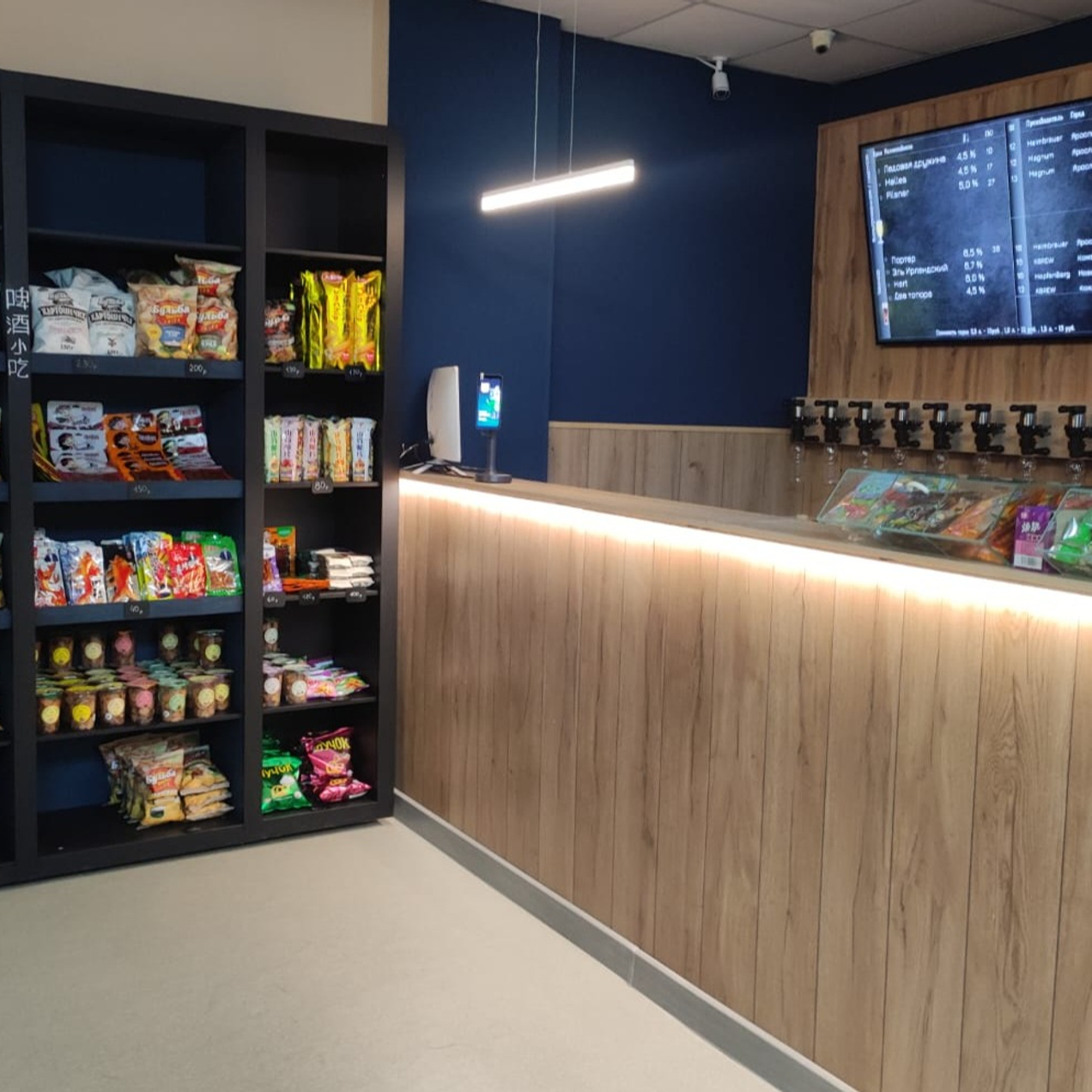 Большой выбор пенного и снеков