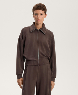 Oysho Куртка boxy в полоску со складкой на спине из мягкой ткани с модалом, коричневый