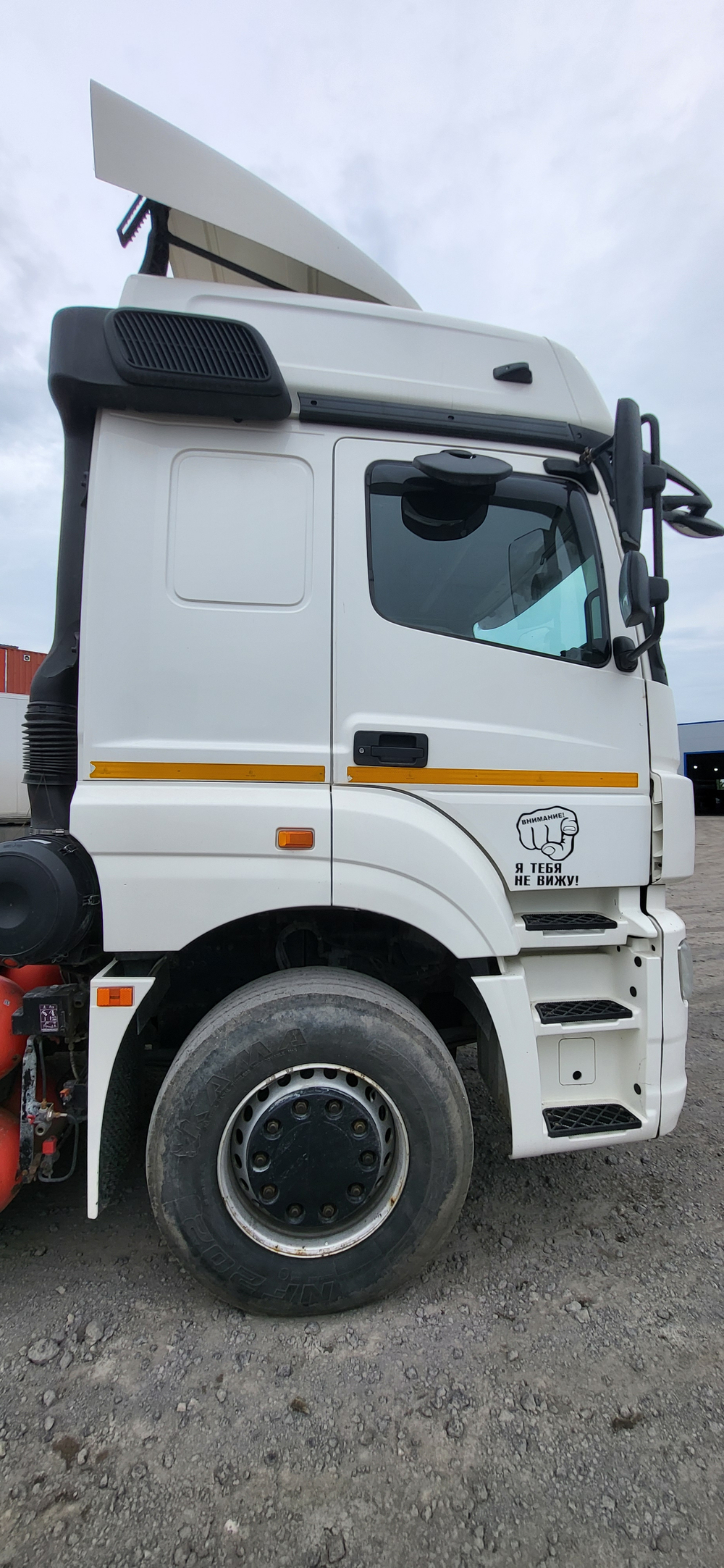 КамАЗ М1840 4x2 Седельный тягач 5490-5P (Газовый, 11,6 л, 389 л.с., МТ)