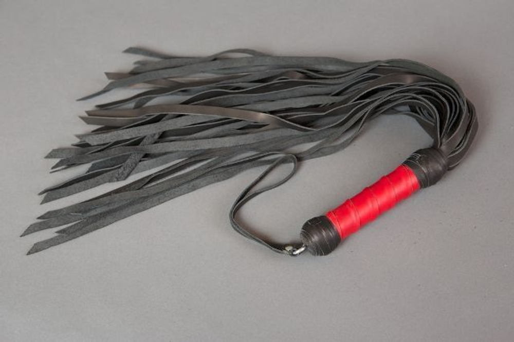 Флогер с красной рукоятью и 35 полосами - 67 см. (Цвет: черный с красным)