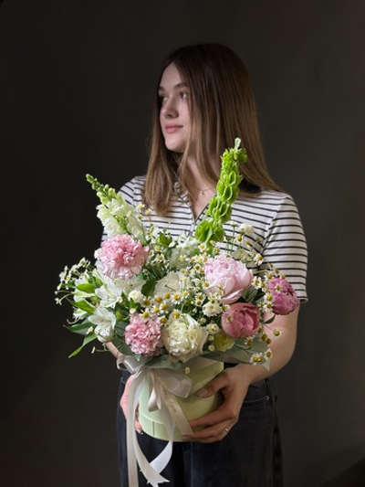 Цветы в коробке «Лёгкое дыхание»