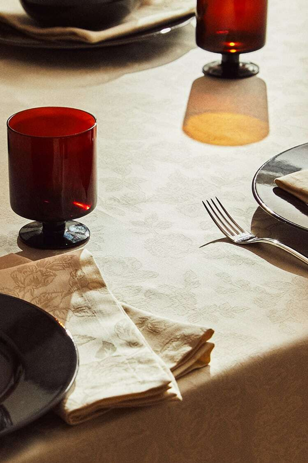 ZARA HOME ЖАККАРДОВАЯ СКАТЕРТЬ С ЦВЕТОЧНЫМ РИСУНКОМ, СВЕТЛО-БЕЖЕВЫЙ