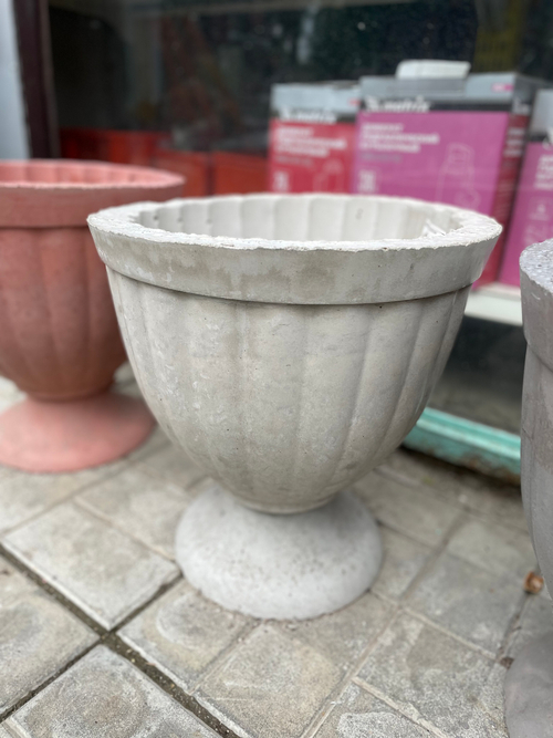 Вазон бетонный уличный