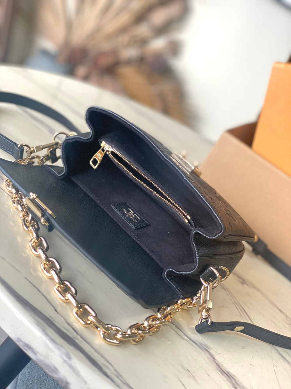 Louis Vuitton Pochette Metis East West