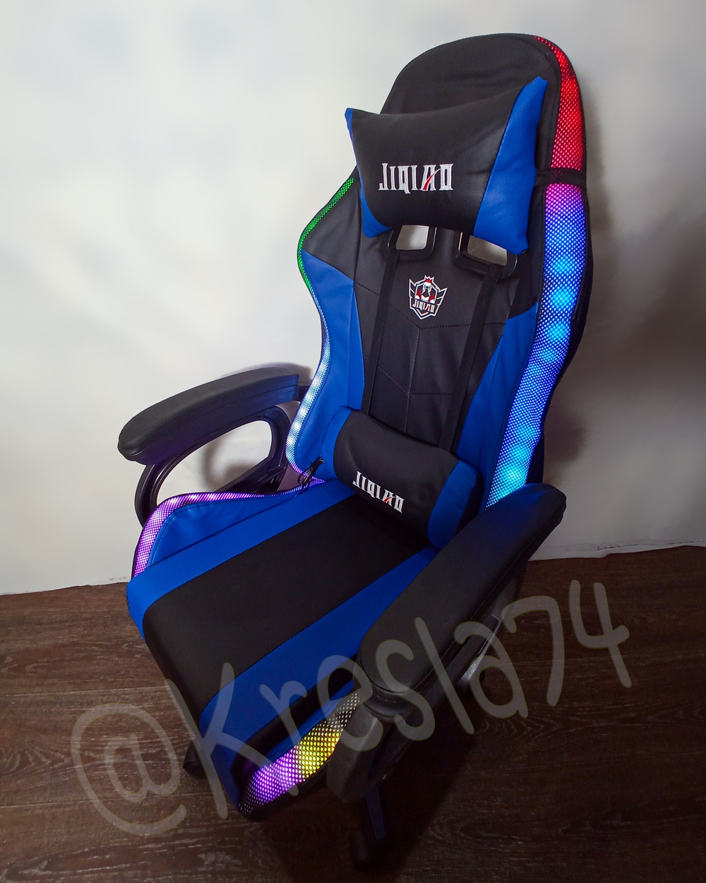 Геймерское кресло с RGB подсветкой и динамиками черно-синее