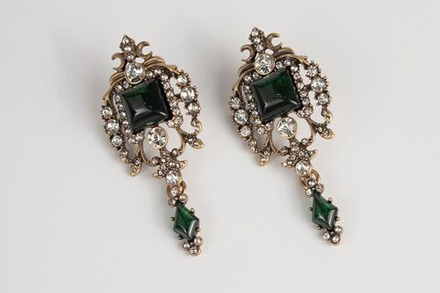 Винтажные серьги Monet в стиле викторианского возрождения с белыми и изумрудными вставками