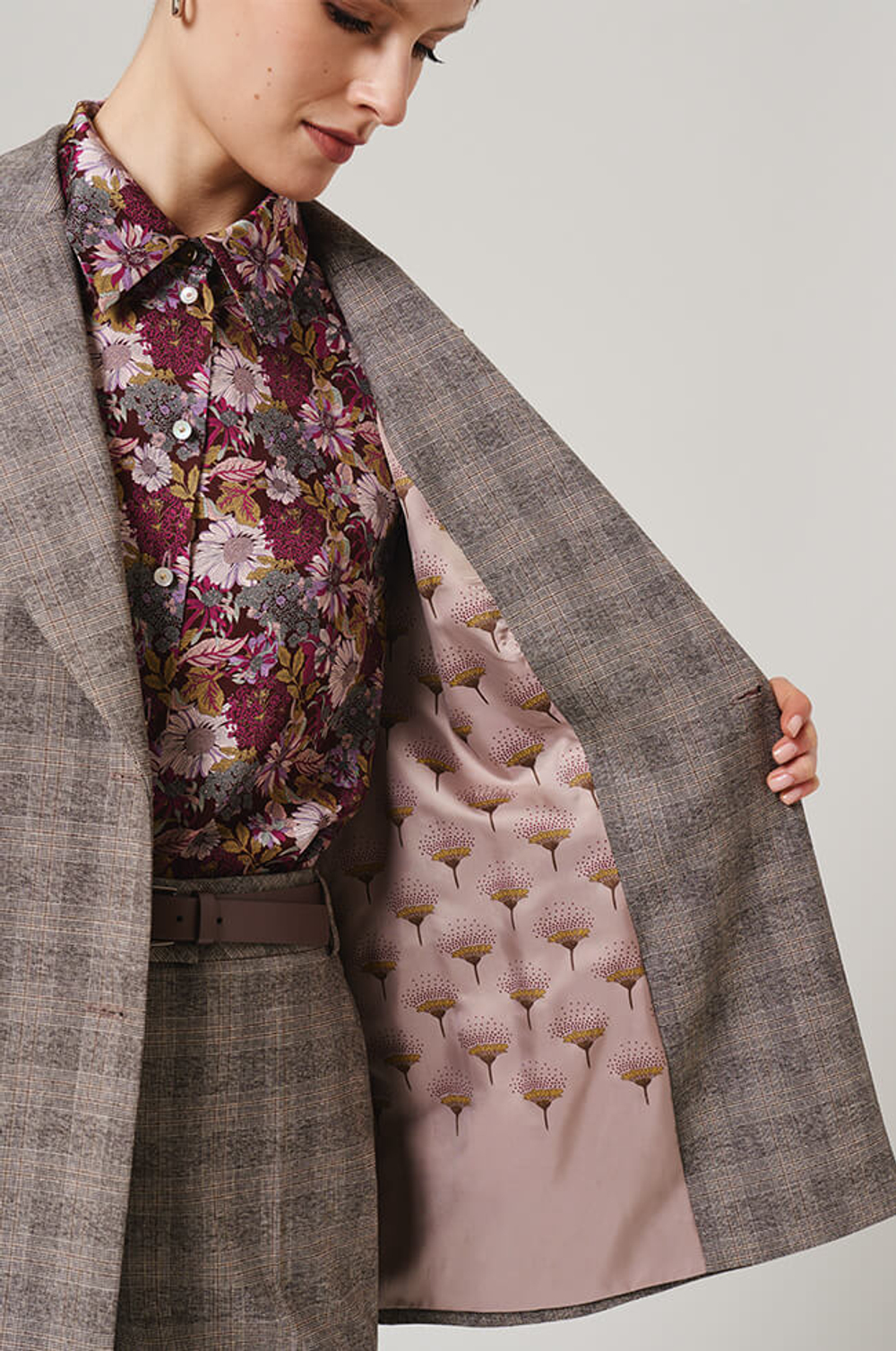 1889 Жакет женский (бежево-коричневая клетка)