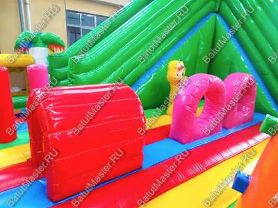 Надувной батут "Джунгли малый" борта с сеткой, размер 10*7*5 м