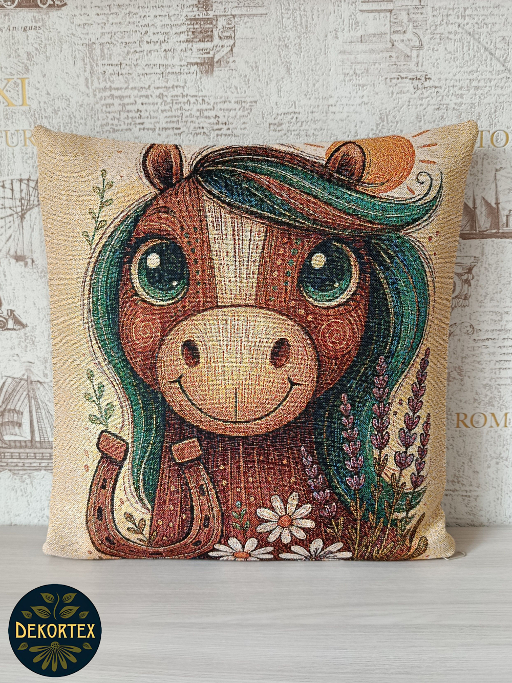 Декоративный гобеленовый чехол для интерьерной подушки Маруся 38*38