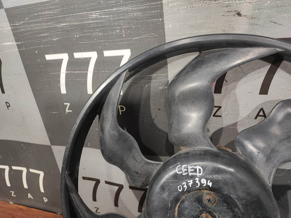 Вентилятор радиатора Kia Ceed 1 (ED) 06-12 Б/У Оригинал 253861H000