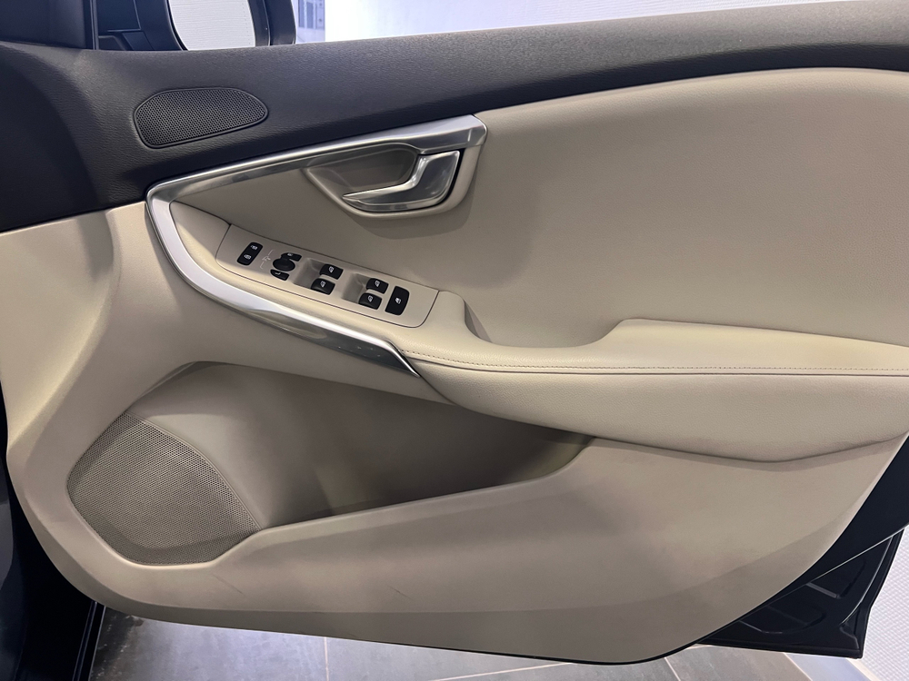 Volvo V40, 2017 год