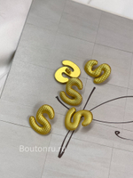 Пуговицы Скиапар. золотистые рельефные  "S"