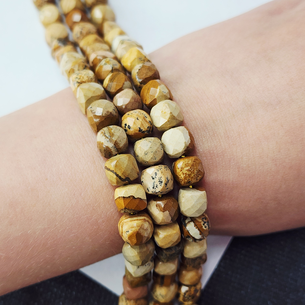 "Яшма песочная", бусины, куб, р-р 6-6.8мм, красивая огранка