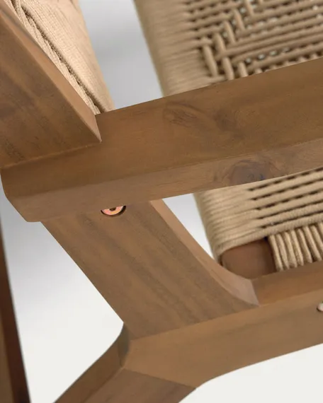 Плетеное кресло Geralda из массива акации, темное