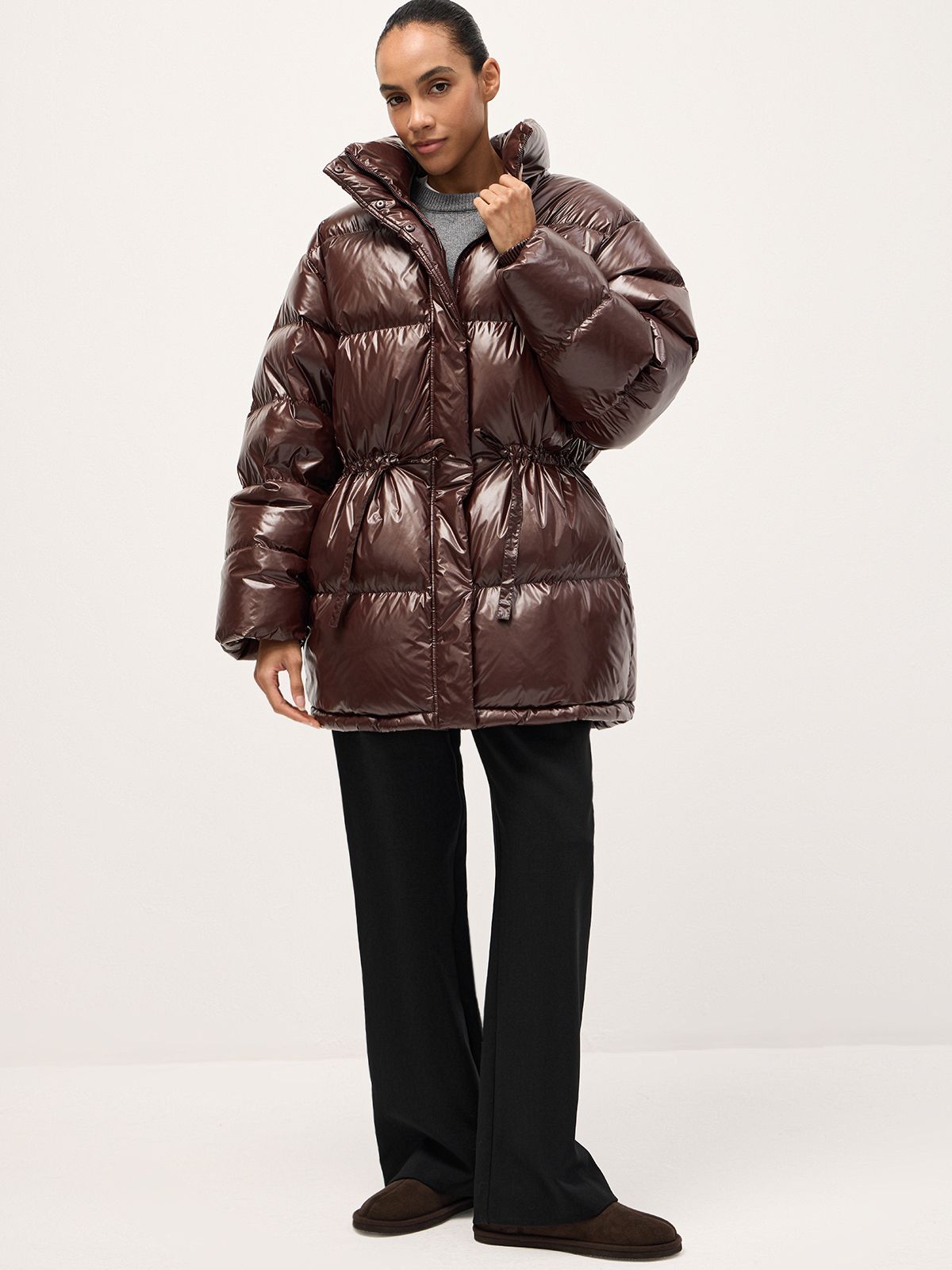 Объемный пуховик glossy brown