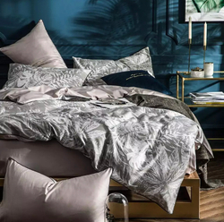 Постельное белье ЕВРО (двуспалка) Египедский Хлопок Белые лепестки на сером