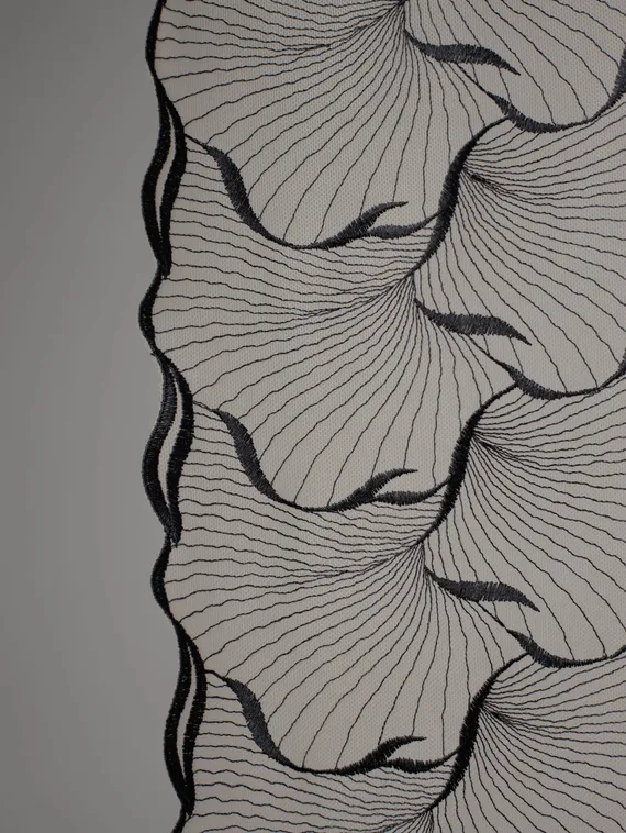 05-160 Вышивка на неэл. сетке 24 см, бежевый 775 /черный 170