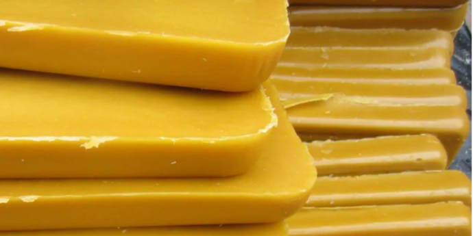 Beeswax with aroma and parfums