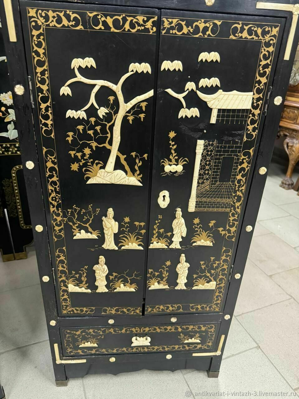 Две тумбы в стиле шинуазри