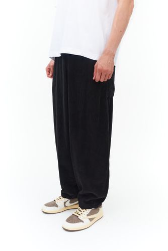 Мужские брюки из черного вельвета VENTIQUE