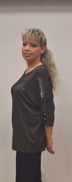 Нарядный блузон со стразовой отделкой