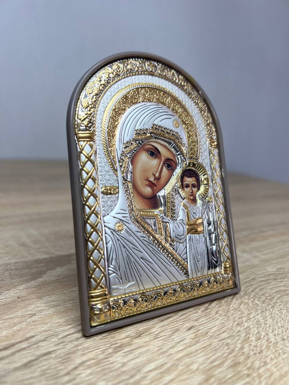 Казанская БМ, икона арочная, пластик коричневый 80х115