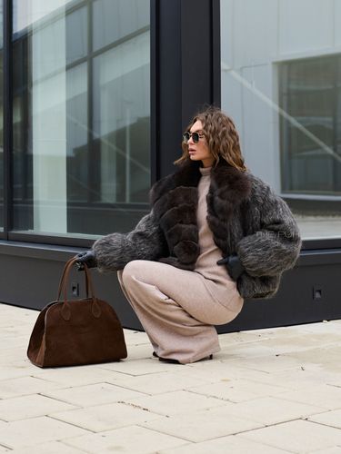 Укороченный шерстяной пуховик с мехом лисы