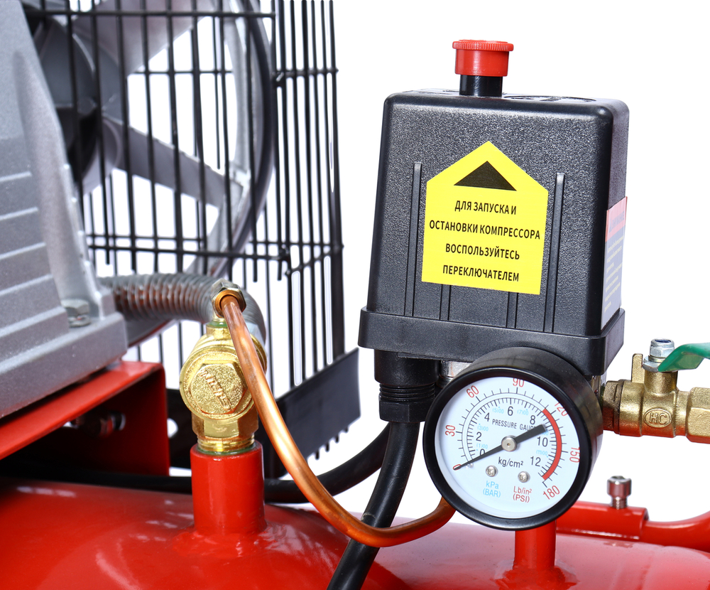 Компрессор пневматический 220В 3.0кВт 8атм. 300л/мин. ресивер-100л поршн. ремен. одноступенчатый GTE