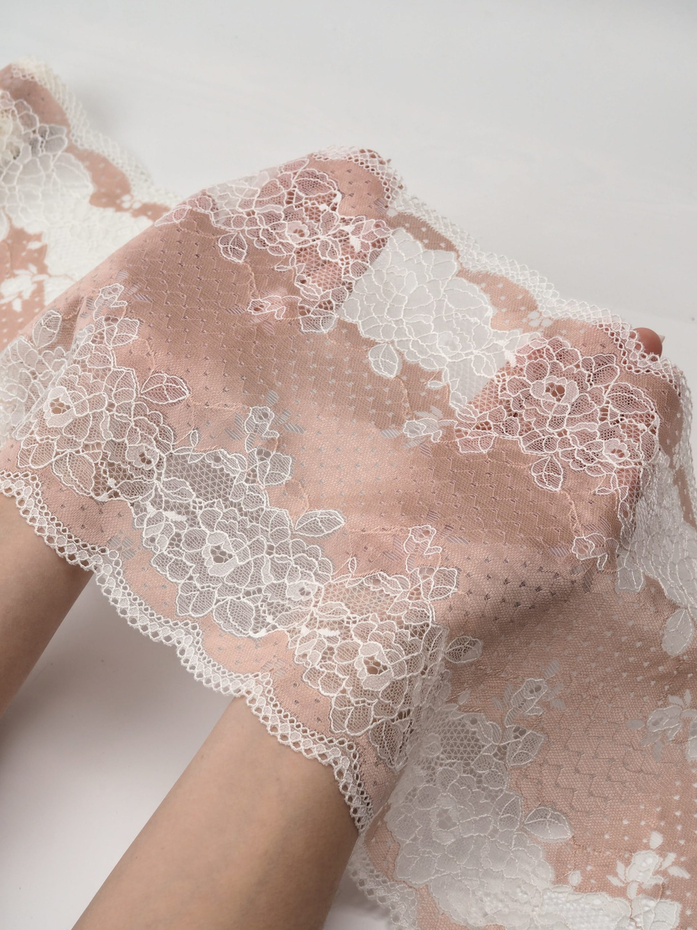 Эластичное кружево темный персик с шампанью ширина 21 см