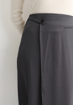 Юбка карандаш с запахом серый