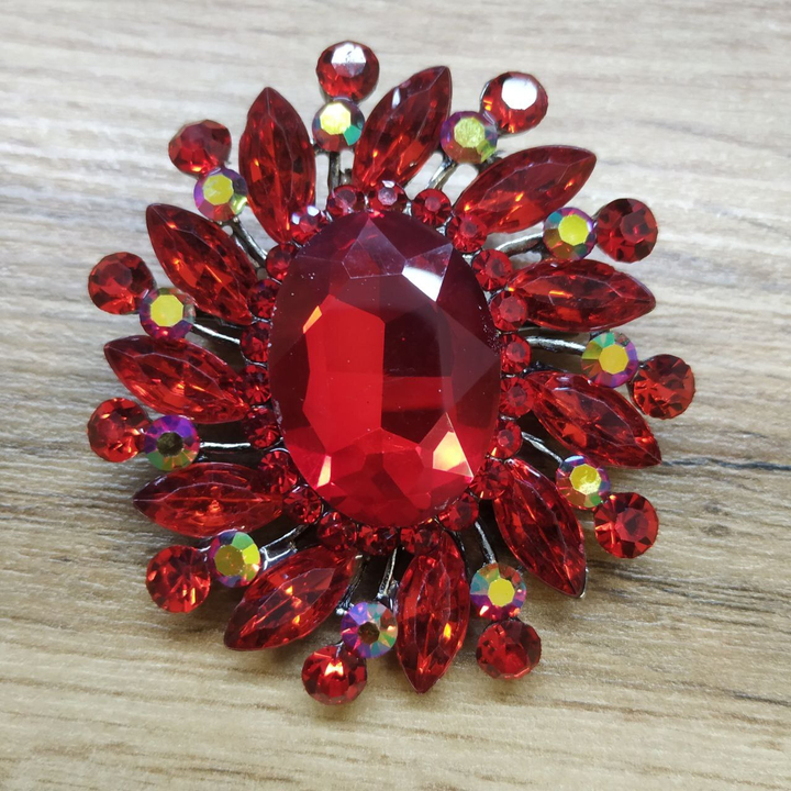 Брошь Crystals Цветок овал 11-лепестковый стразы стекло цвет красный металл серебристый темный