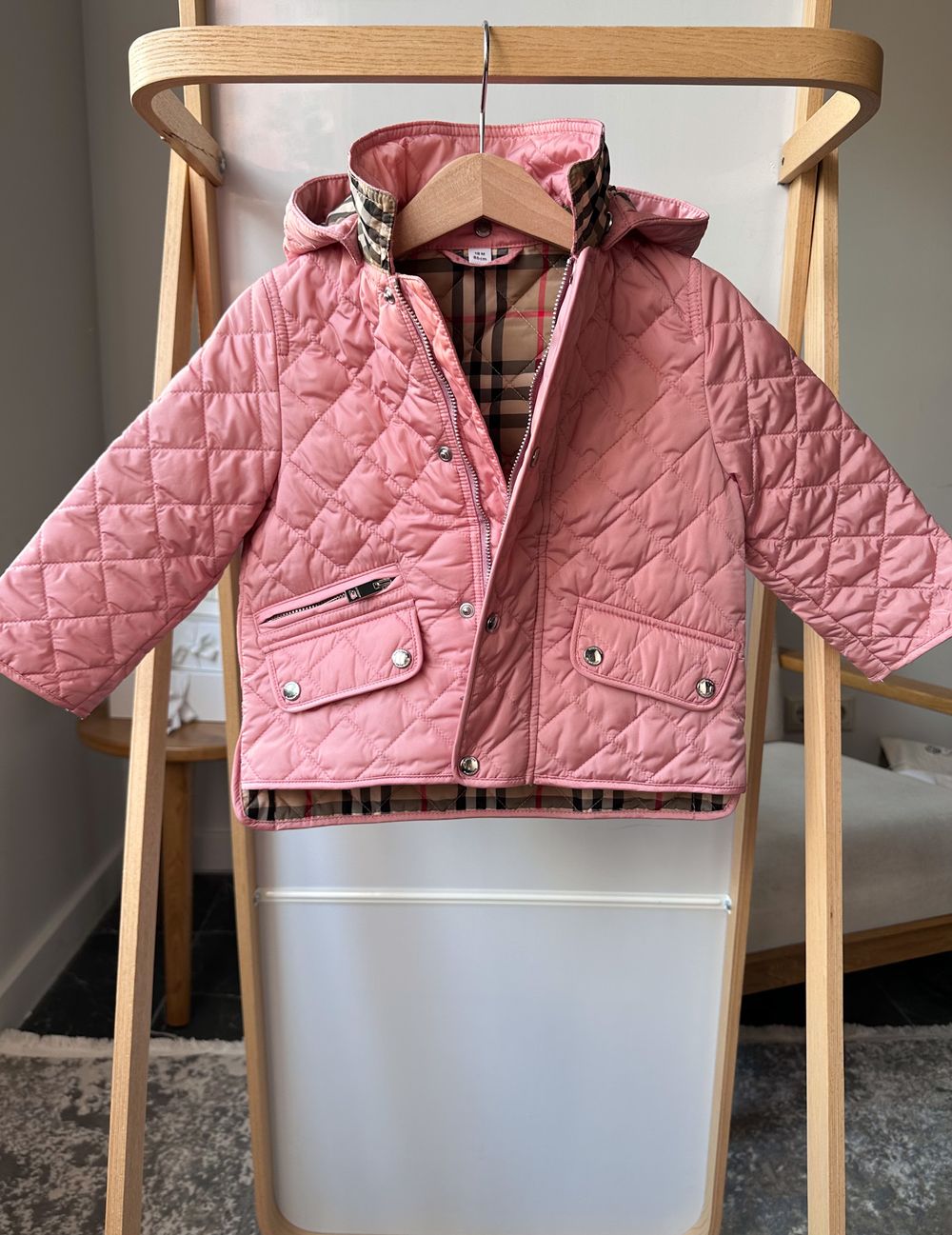 Новая куртка Burberry , 86