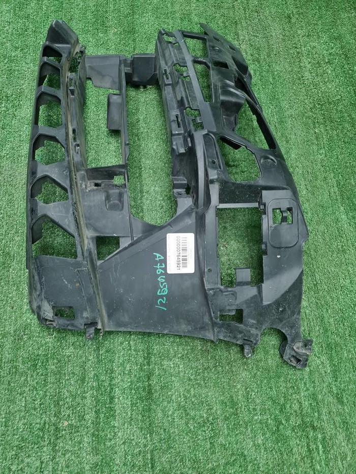 Кронштейн переднего бампера BMW 5er G30 (17-20)