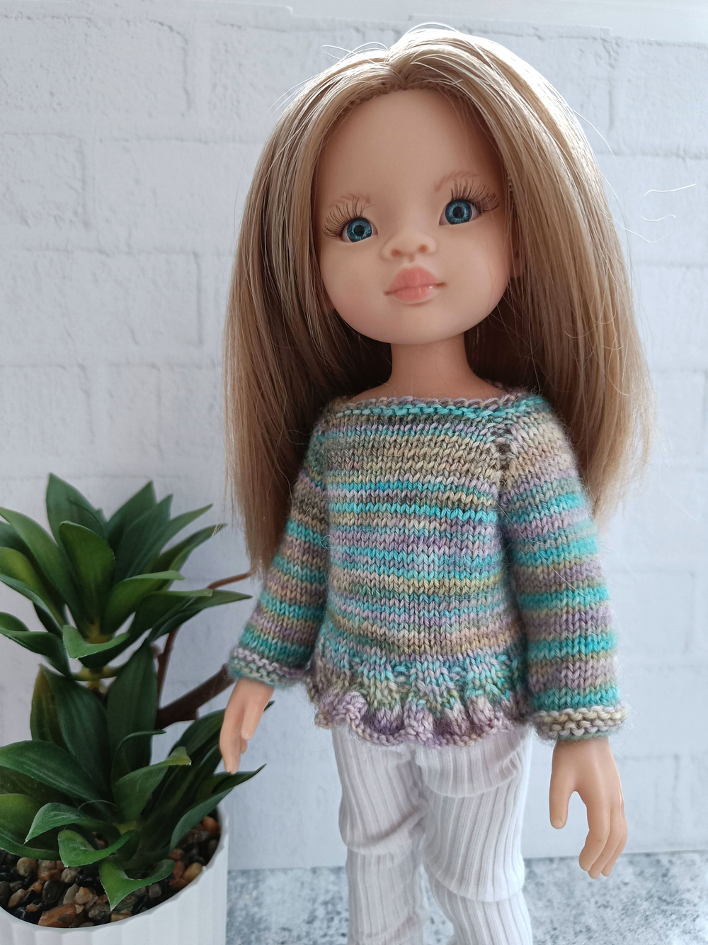 Вязаный пуловер для куклы Паола Рейна 32 см