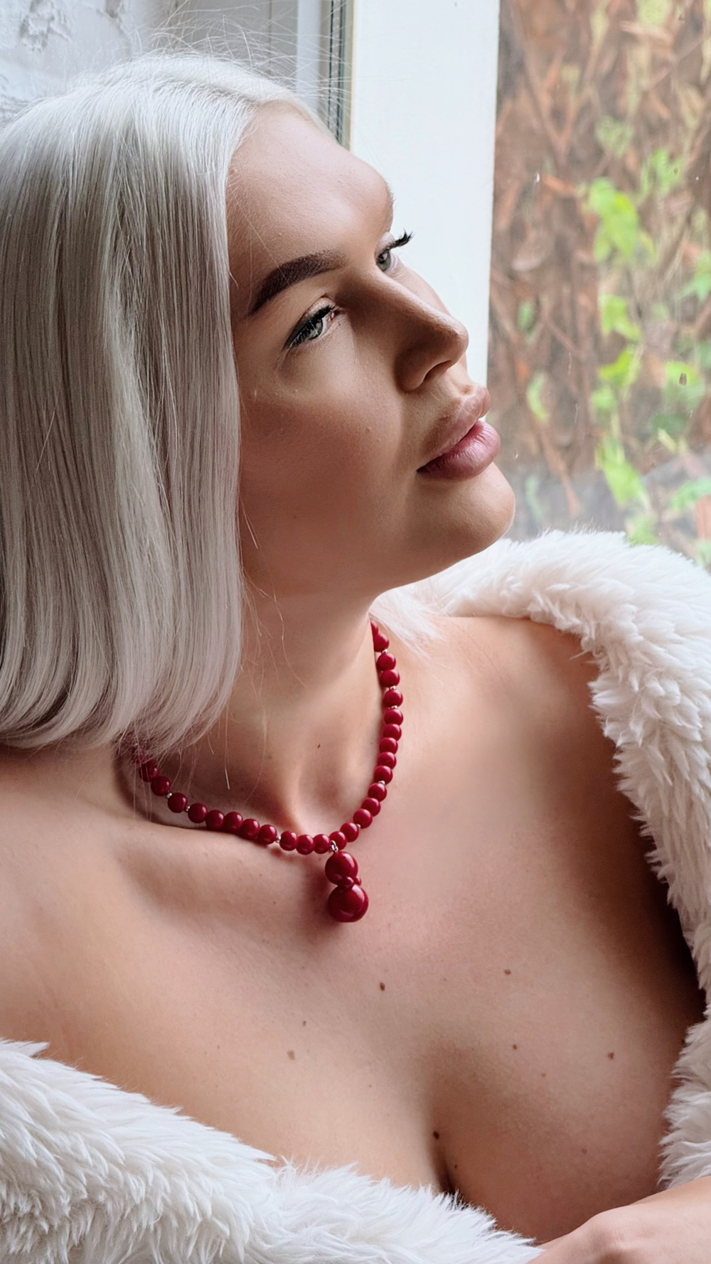 Колье из тонированного агата «Неваляшка»