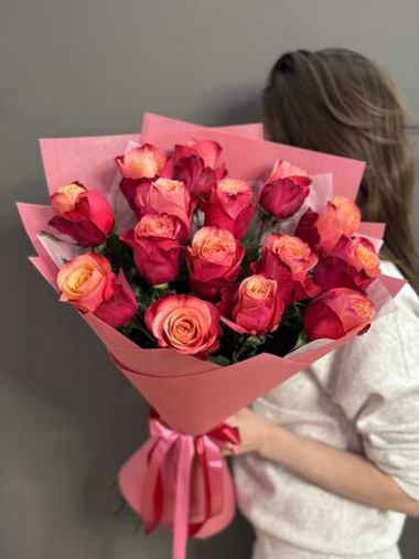 Букет из 15 роз сорта "Богарт" (Эквадор 60 см)