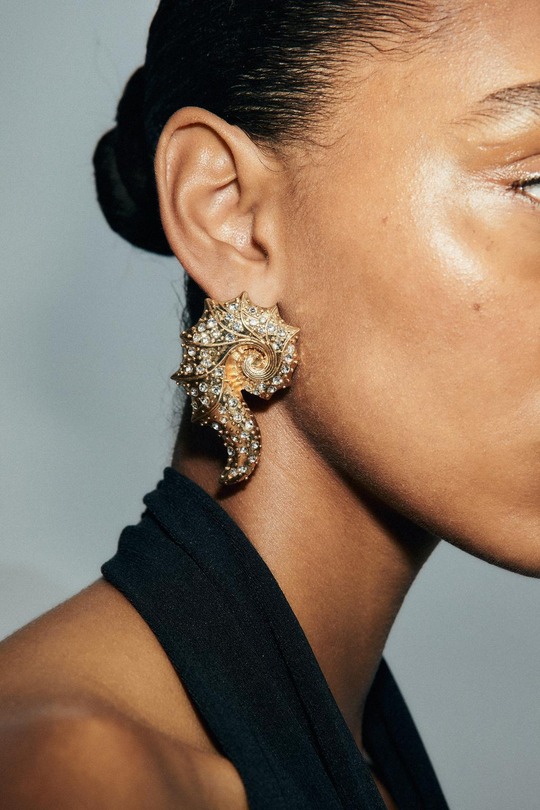 ZARA СЕРЬГИ-РАКУШКИ СО СТРАЗАМИ, ЗОЛОТИСТЫЙ