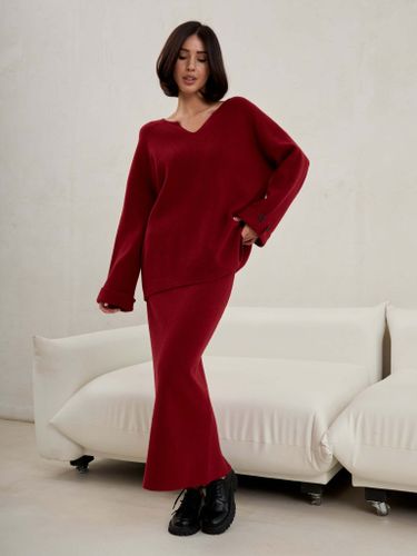 Трикотажный костюм с юбкой бордового цвета
