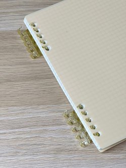 Блокнот квадратный в клетку 60л 195х210 мм св.желтый (8808-020)