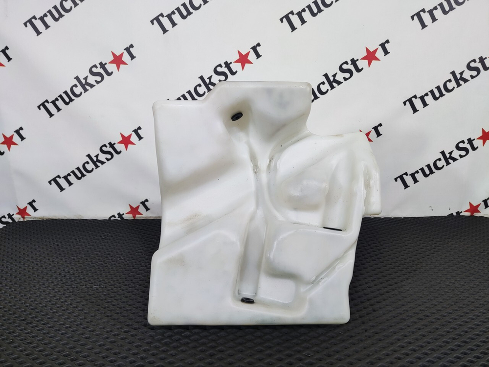 Бачок омывателя лобового стекла 2018г.