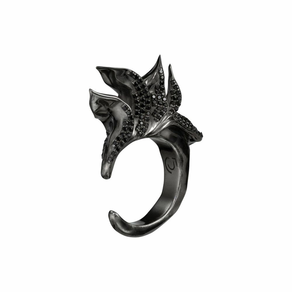 Кольцо с пламенными листьями и фианитами