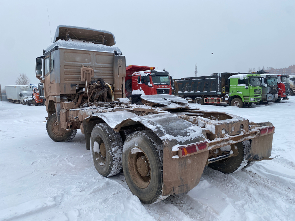 Shacman (Shaanxi) SX* 6x6 Седельный тягач SX42584DV385 (Дизельный, 11,6 л, 430 л.с., МТ)