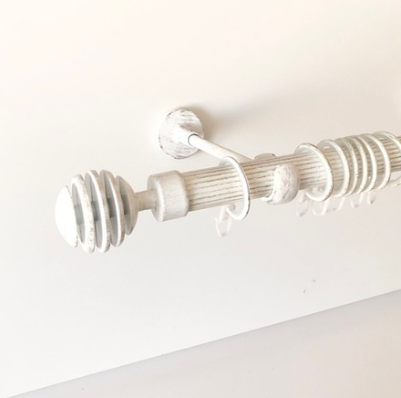 Карниз кованый рифленый для штор Ост Шар скан d 25 однорядный, цвет белое золото