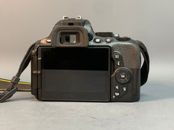 Nikon D5600 kit AF-P 18-55mm VR 11.282 кадров
