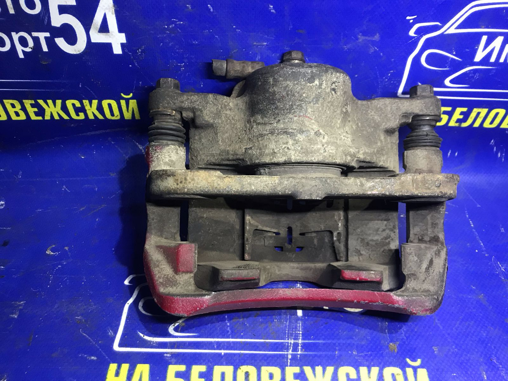 Суппорт тормозной передний левый Honda INSPIRE 1991