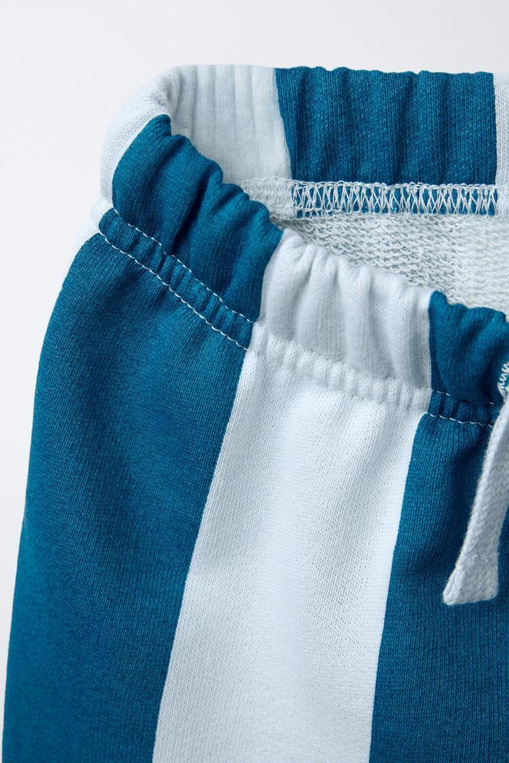 ZARA ШОРТЫ-БЕРМУДЫ В ПОЛОСКУ С ВЫШИТОЙ НАДПИСЬЮ, СИНИЙ