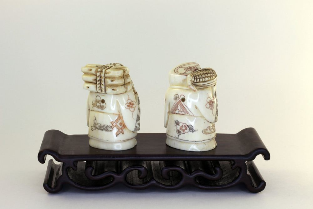 Сет нэцкэ Дзюродзин и Фукурокудзю на подставке