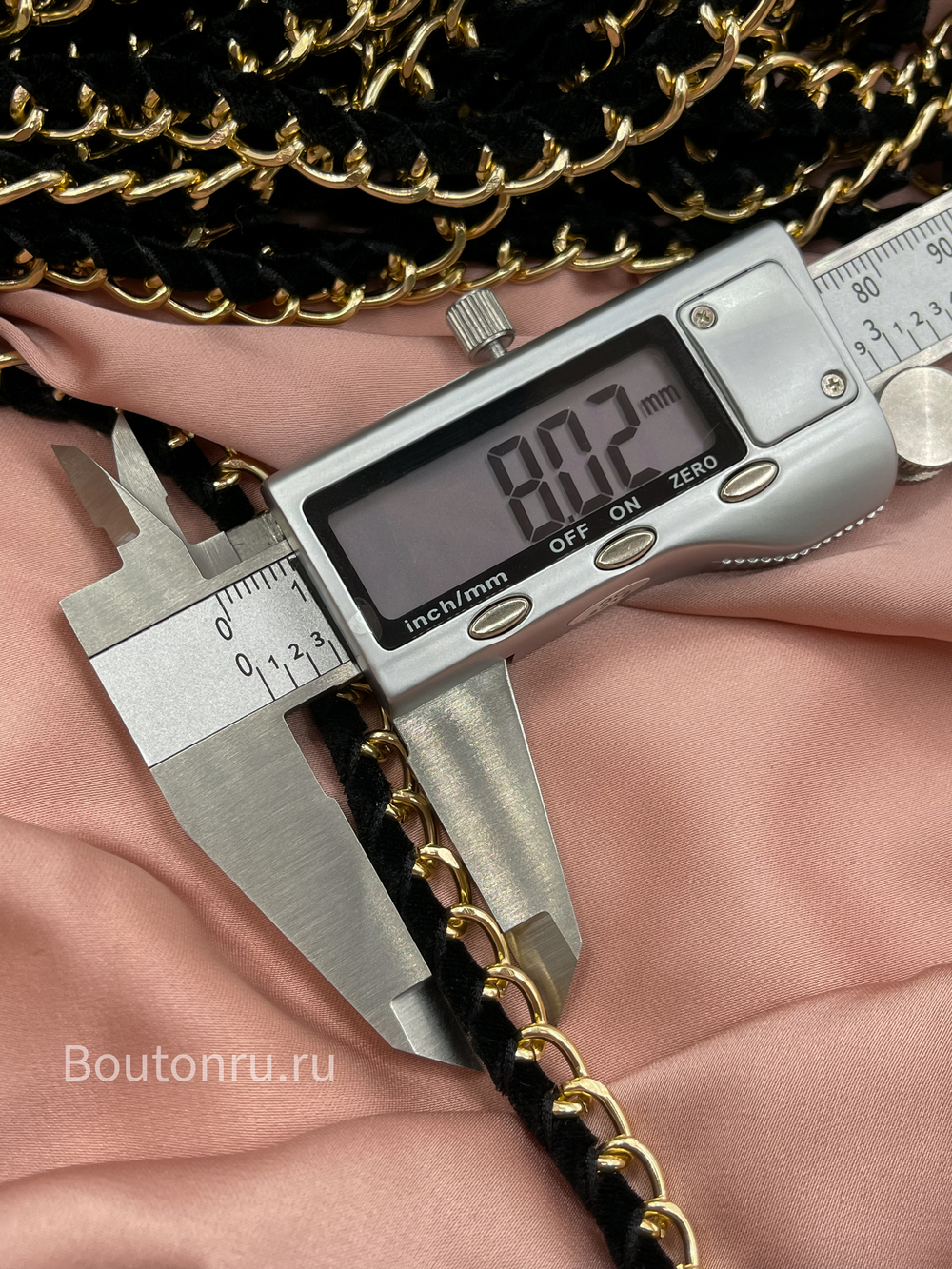 Тесьма цепь золотистая  с черной бархатной лентой