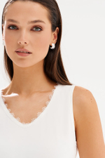 23576 Майка женская (молочный)